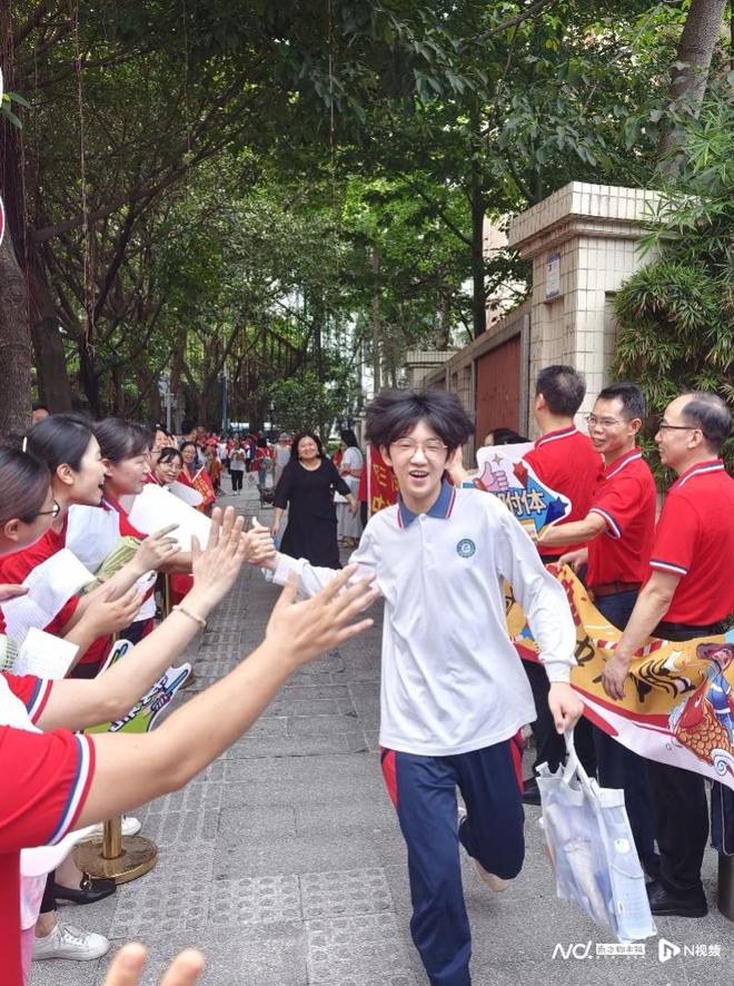 深观察｜中考填志愿成“人生豪赌”拿不到日常成绩家长设计小程序“自救”(图5)