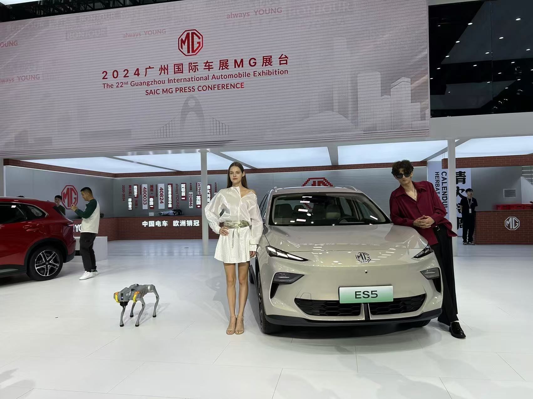 直击2024广州车展：自主新车、新技术“争奇斗艳”合资品牌提速智电追赶(图3)