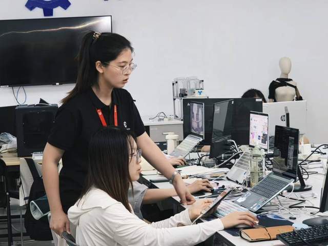 校园里的女开发者想当小富婆(图1)